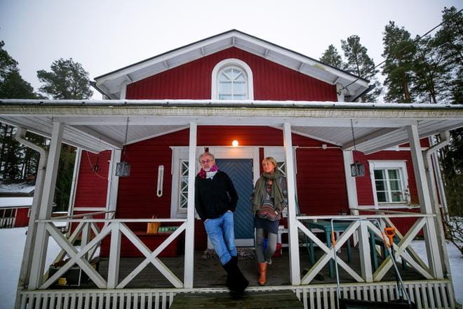 Sloveniaan muuttanut kurikkalainen Hannu Koivisto ja hänen kumppaninsa Barbara Zrimšek kuvaavat minidokumentteja nuorista viljelijöistä teemalla Foods from young roots. Entinen nopankyläläinen sikafarmari jätti possut nelisen vuotta sitten. KUVAT: JAAKKO ELENIUS