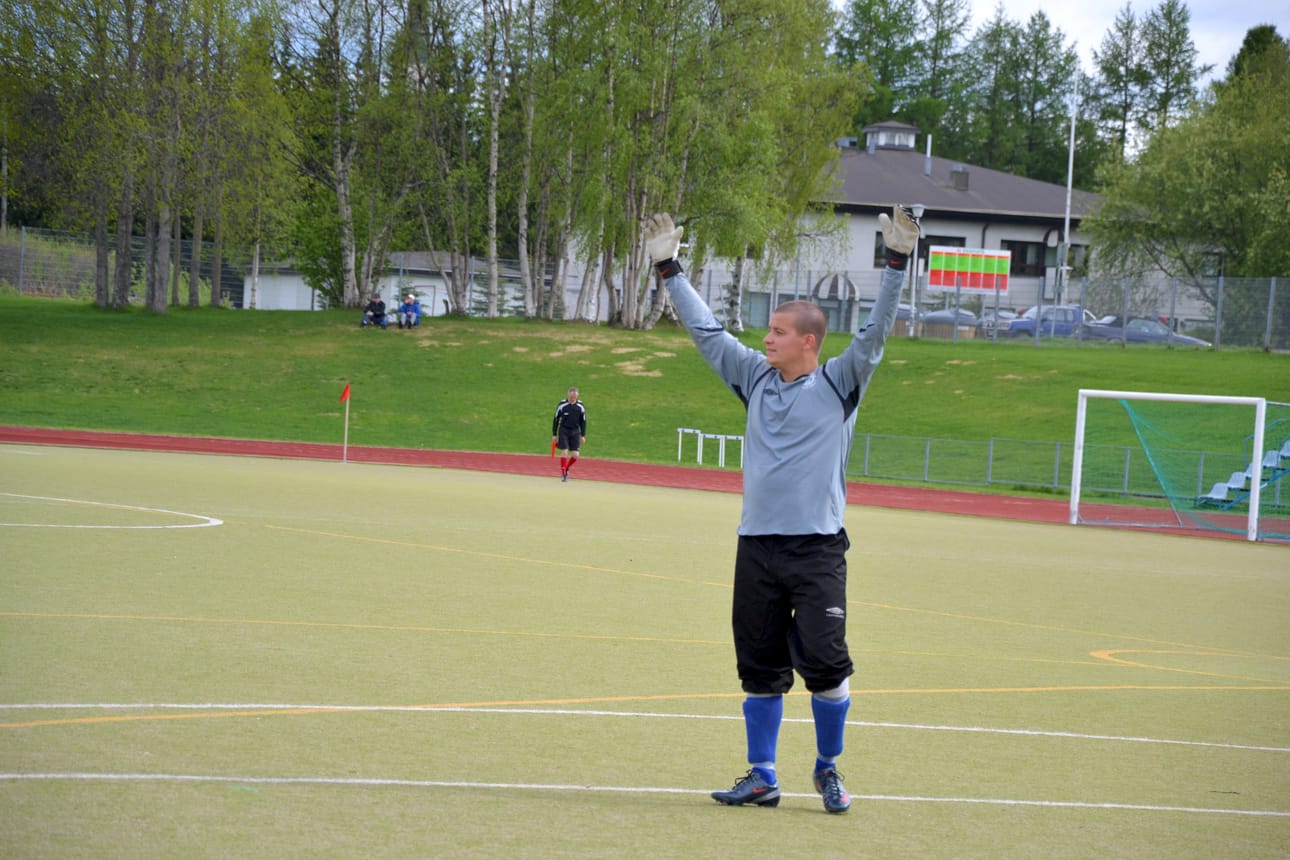 Riku Pätsi pelasi toisen puoliajan Pallo-Karhujen maalilla. Kuvassa kotijoukkueen maalia tuulettava Pätsi ei päästänyt selkänsä taakse yhtään palloa.