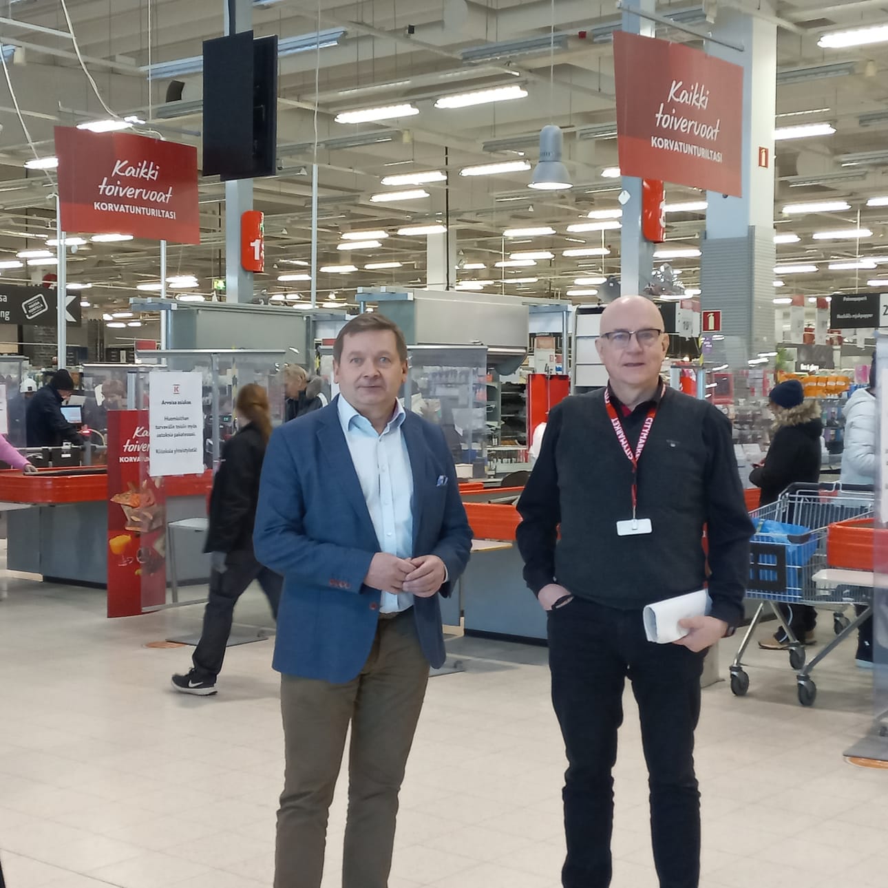 Jari Alanen ja Seppo Aromaa sanovat, että Kivihaan Citymarket nousee remontin jälkeen aivan uudelle tasolle.