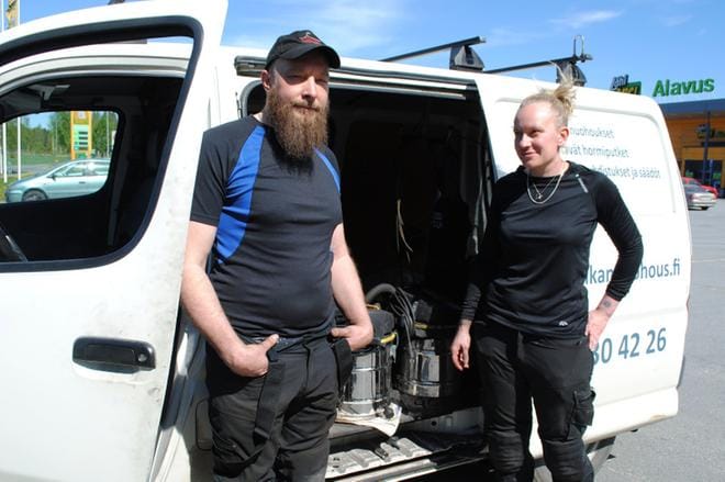 Nuohoojapariskunnan tapaaminen samassa paikassa keskellä päivää on harvinaista.Yleensä he kulkevat omia reittejään. KUVA: EEVA-LIISA KULJU