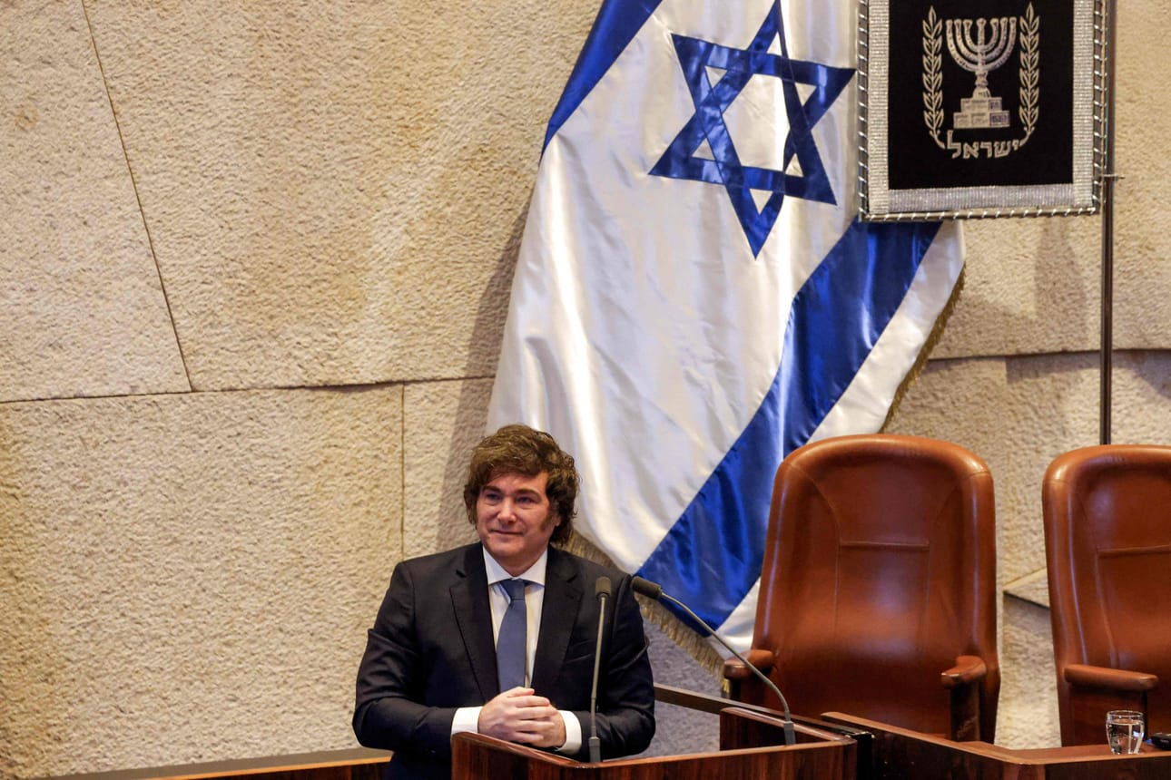 Argentiinan presidentti Javier Milei kertoi suurlähetystön siirtämisestä keskiviikkona vieraillessaan Israelin parlamentissa. LEHTIKUVA/AFP