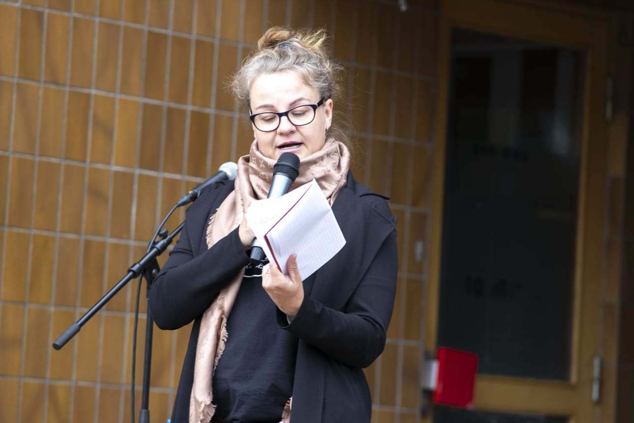 Anna-Liisa Pitkäaho-Pussila juonsi Piippola-päivien toritapahtuma-alueen ohjelman.