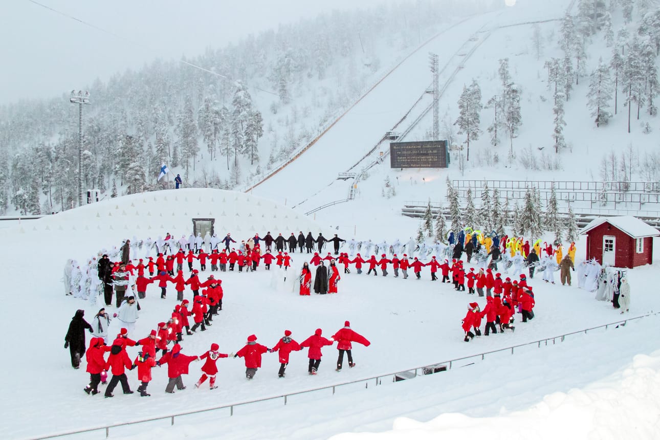 Joululintu esitetään Rukan stadionilla jo 28. kerran 20. joulukuuta. Kuva on vuoden 2023 harjoituksista.