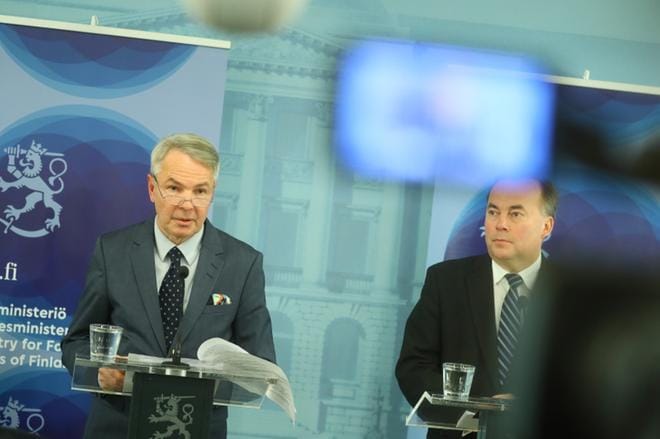 Ulkoministeri Pekka Haavisto kertoi al-Holin leirin tilanteessa tiedotustilaisuudessa keskiviikkona. KUVA: Mauri Ratilainen