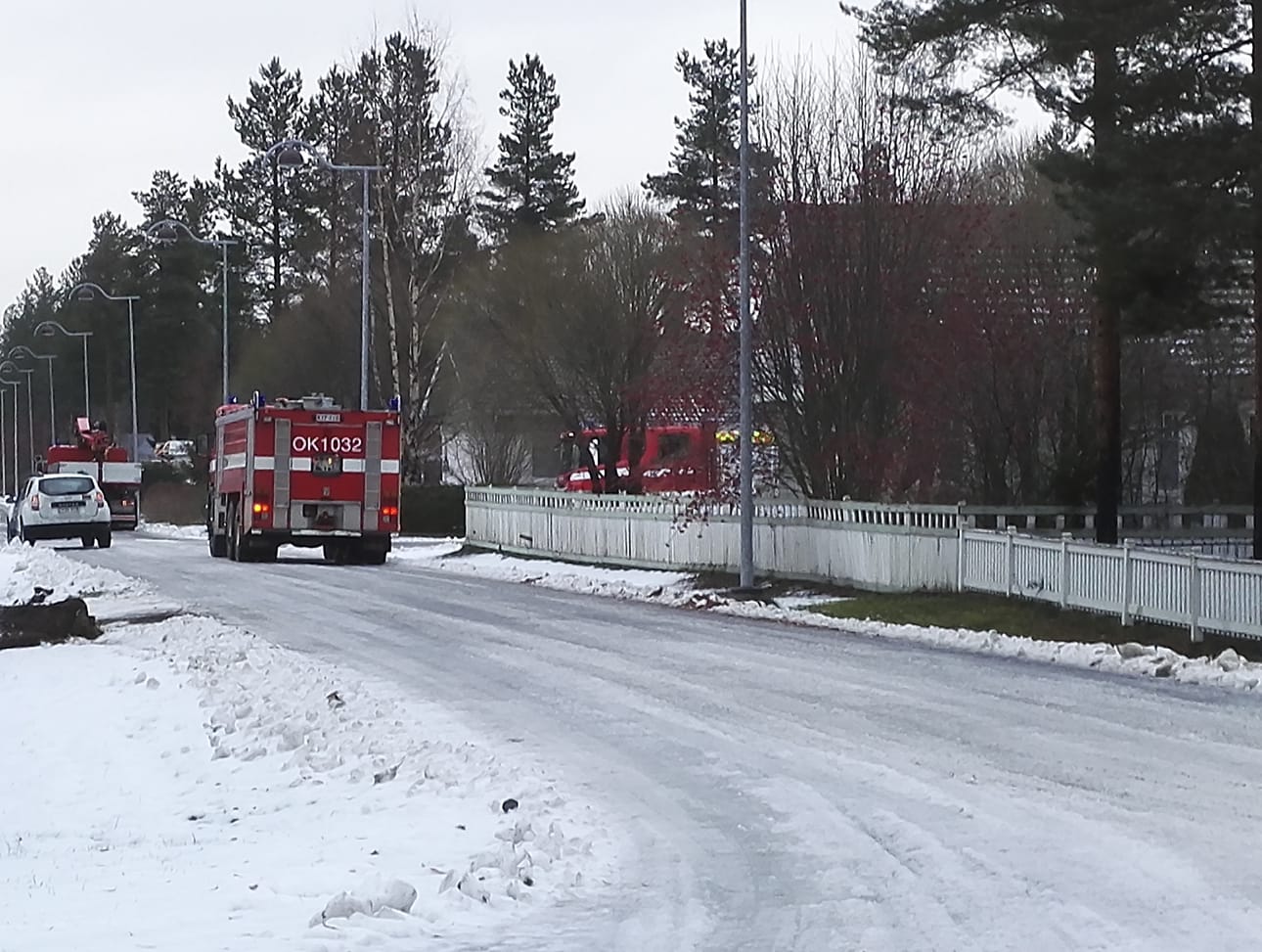 Omakotialueelle kiirehtinyt palokunta sammutti kärynneen pahvipakkauksen ja tuuletti asuntoa Kempeleessä sunnuntaina. Henkilövahinkoja ei tullut.