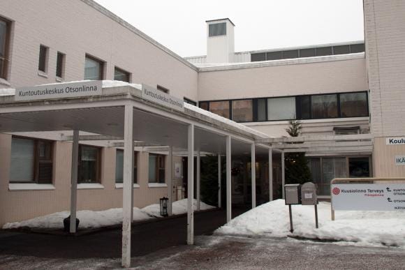 Kuntoutuskeskus Otsonlinnan kanssa saman katon alla toimivat myös Otsonkoti ja Ikätori. KUVA: KAROLIINA SYRJÄ