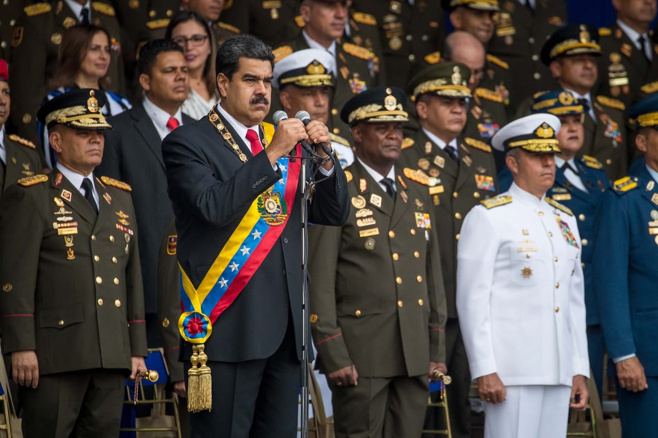 Presidentti Nicolás Maduro oli pitämässä puhetta maansa Bolivarisen kansalliskaartin 81-vuotisjuhlissa, kun väitetty lennokki-isku tapahtui.