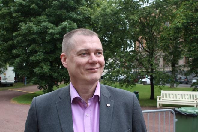 – Lakisääteisenä tehtävänämme on tiedon vieminen eteenpäin. Koemme vastuullisuutta, kun yrityksistä ollaan meihin yhteydessä ja halutaan priorisoida toimia ja ymmärtää tilannetta, Ilmatieteen laitoksen pääjohtaja Juhani Damski sanoo. KUVA: Ossi Rajala
