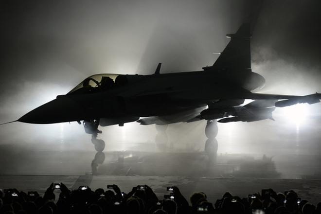 Mikäli Ruotsi lähtee mukaan Britannian hävittäjähankkeeseen, sen odotetaan tuovan Saab mukanaan. Saab julkisti oman, Gripen E -sarjan hävittäjänsä Linköpingissä toukokuussa 2016. KUVA: ANDERS WIKLUND / TT / EPA