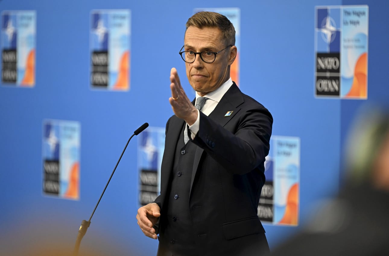 Presidentti Alexander Stubbin mukaan puolustusmenotavoitteitaan roimasti kasvattava Nato palaa tänään juurilleen Venäjää torjuvana turvallisuusjärjestönä. LEHTIKUVA / Emmi Korhonen