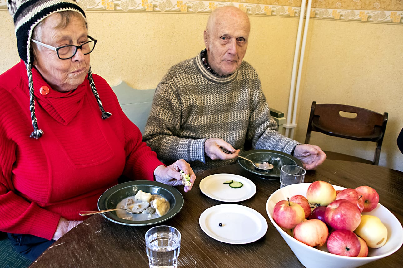 Inkeri ja Antti Turkki ovat jo lapsuudessa tottuneet syömään lahtivelliä. Hyvältä taas maistui, he kiittelivät.