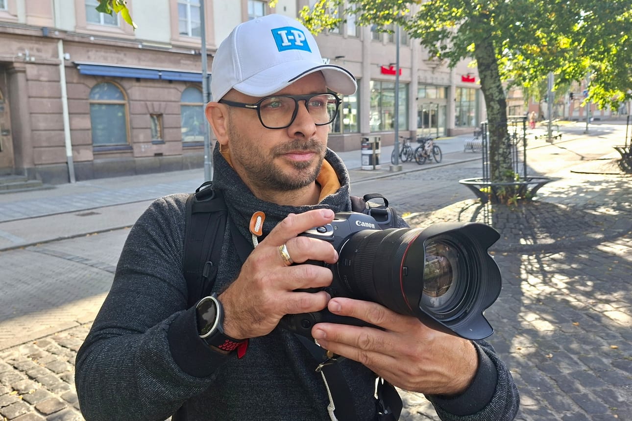 Ilkka-Pohjalaisen valokuvaaja Jarno Pellinen kertoo työstään Vaasassa 3.9.