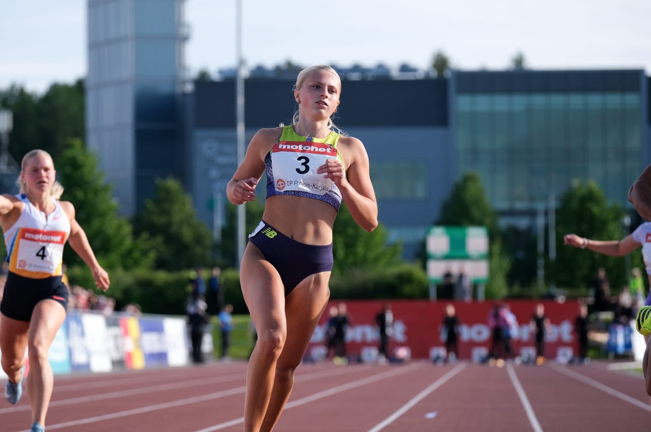 Suomen edustusoikeutta odottava Nora Lindahl hätyytteli 100 metrin SE-tulosta Joensuussa.