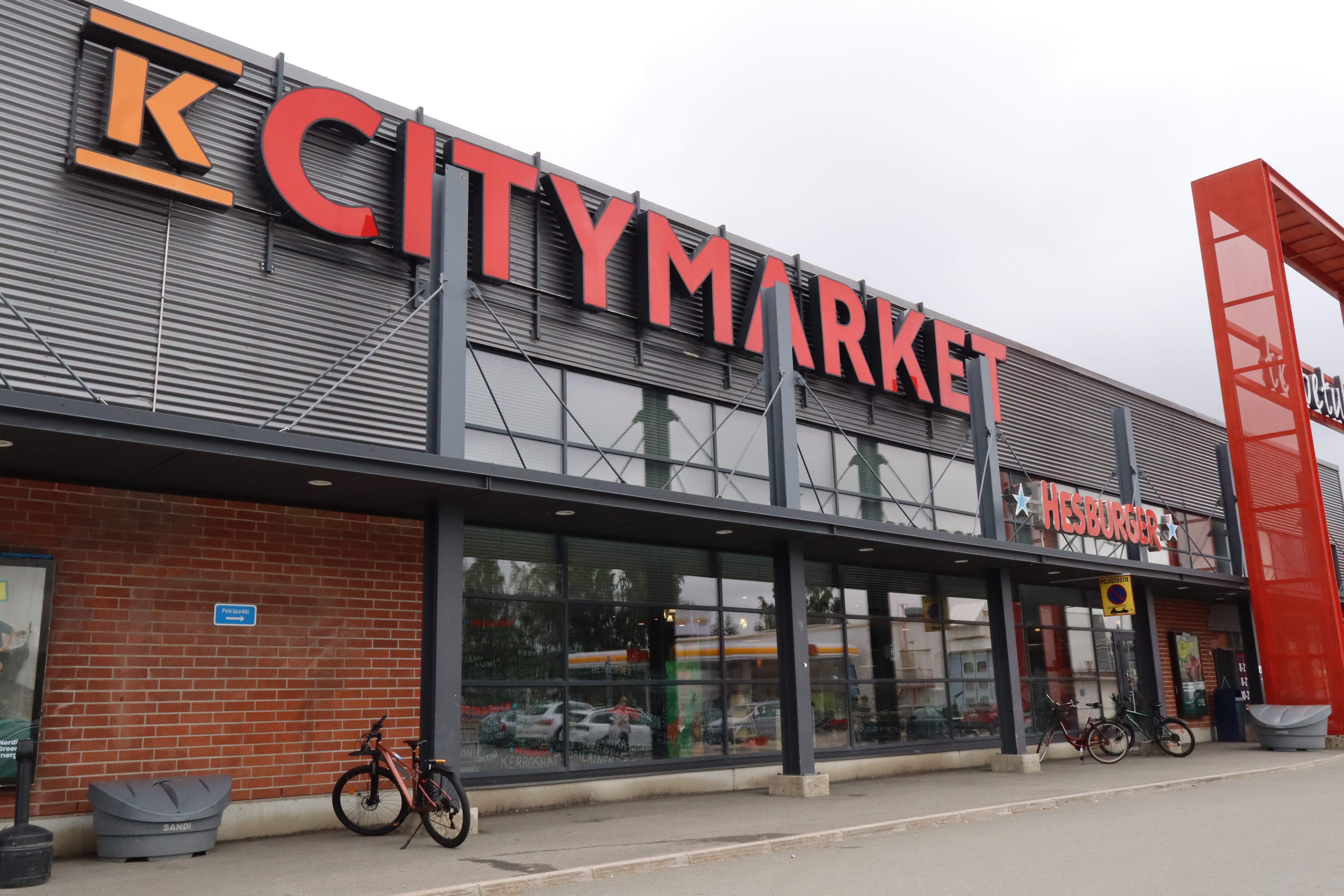 K-Citymarket ja Hope ry keräävät uusia reppuja vähävaraisille toista kertaa – K-Citymarket Kuusamoon voi tehdä lahjoituksen