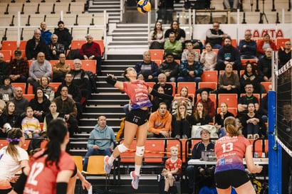Ratkaisija löytyi vaihtopenkiltä – Neea Tasala passaili Arctic Volleylle voiton tuoreesta cupmestarista