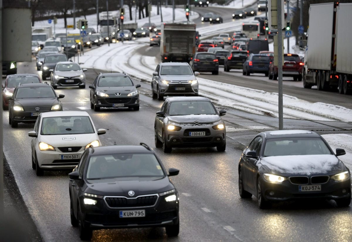Fintraffic arvioi, että jouluaaton liikenne hiljenee puoleen päivään mennessä. LEHTIKUVA / Vesa Moilanen