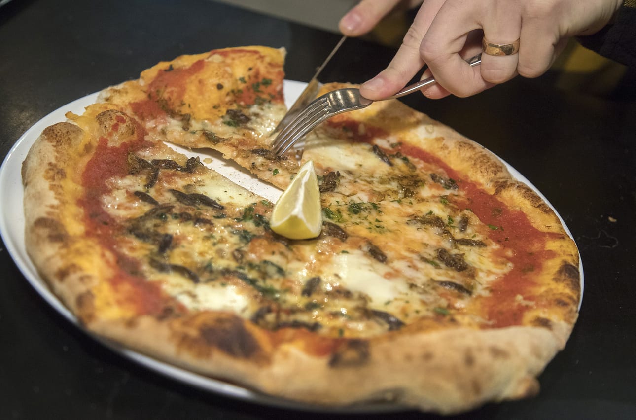 Sirkka pääsi pizzaan Putte's Bar & Pizzassa. Suomessa on hyväksytty elintarvikekäyttöön sirkkojen lisäksi esimerkiksi mehiläistoukka ja jauhomato.
