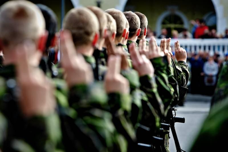 Sotilasvalatilaisuudet ovat tänään torstaina niin Lapualla kuin Kuortaneella. Kuvituskuva.