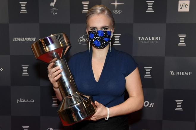 Kilpapainin lopettanut Petra Olli palkittiin Urheilugaalassa vuoden esikuva -palkinnolla. Kuva: Heikki Saukkomaa / Lehtikuva