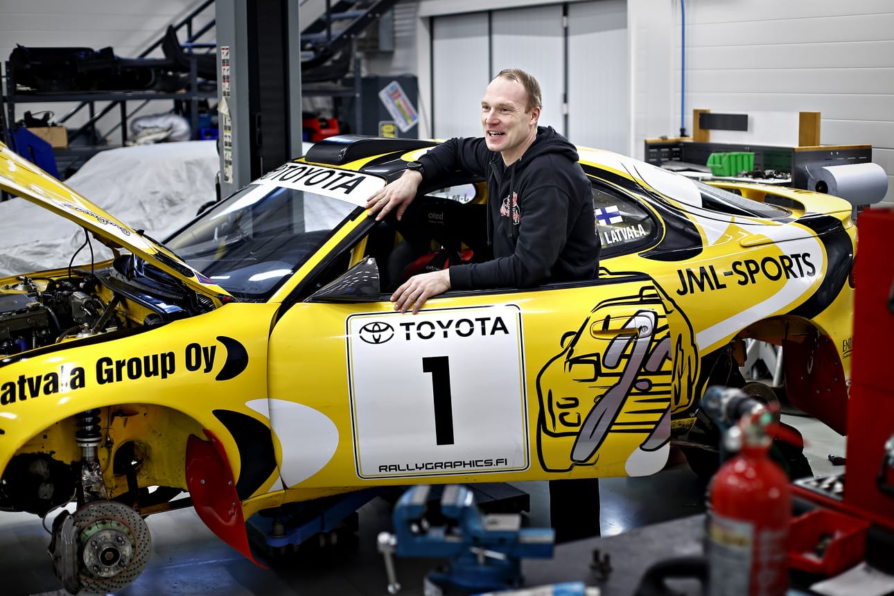 Toyotan tallipäällikkö Jari-Matti Latvala osallistui rallin SM-sarjan avaukseen kuvan Toyota Celicalla, mutta joutui keskeyttämään. Arkistokuva.