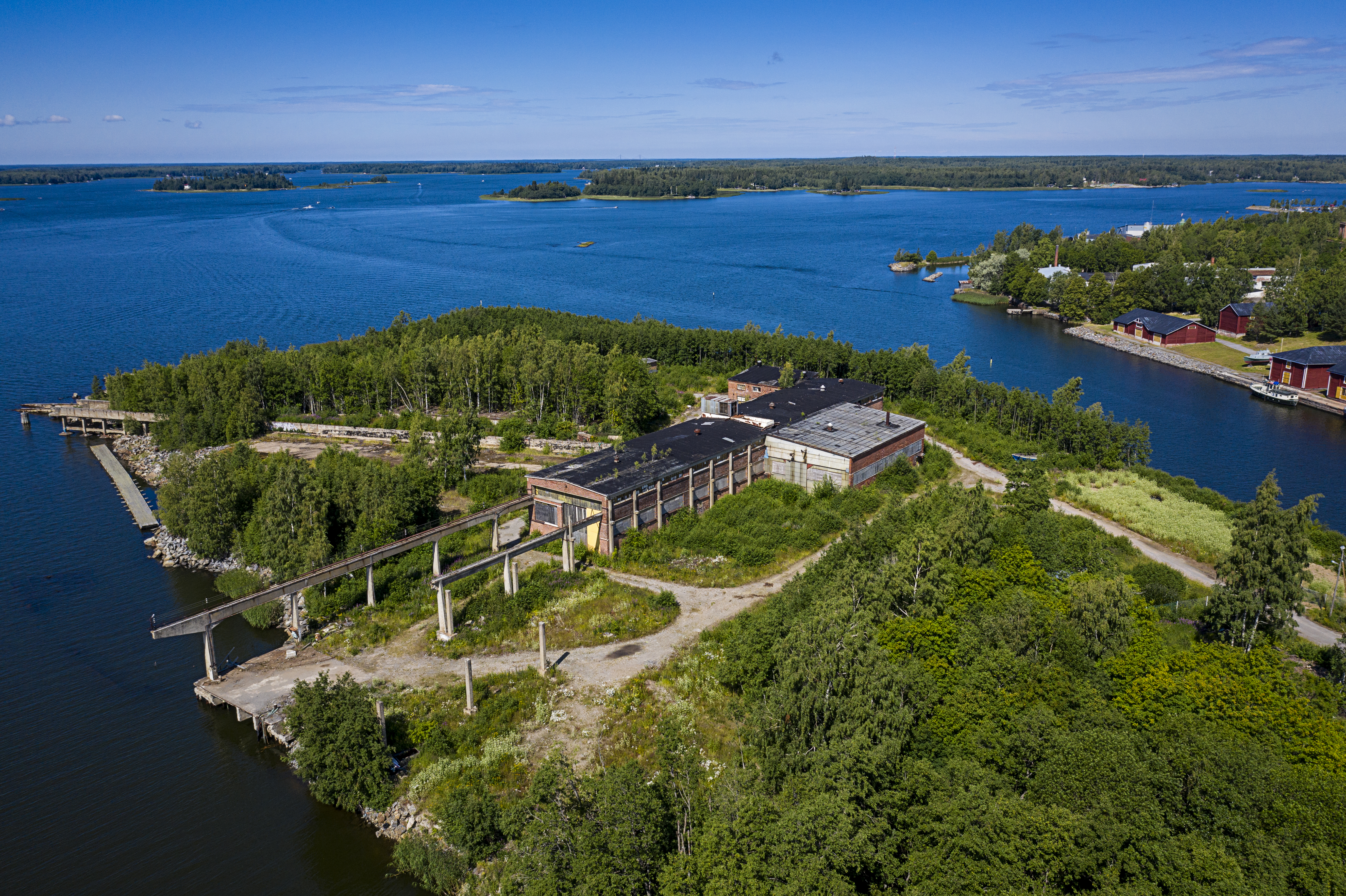 Mansikkasaaren telakkahallin
voi ostaa vain yhdellä eurolla – Syksyyn asti kestävässä kilpailussa voi esittää ideoita toiminnasta telakkahallissa