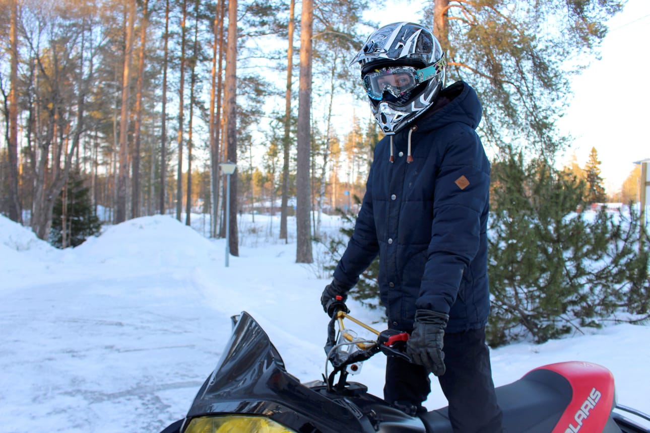 Siikajokivarren kelkkailijat ry:n uusi puheenjohtaja Severi Lievonen kantaa huolta kelkkailukurista.