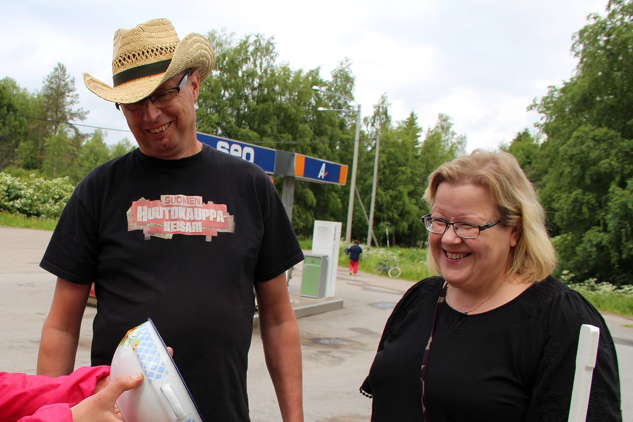 Markku ja Anne Saukko esittelevät uutta kirjaa lauantaina Merijärvellä.