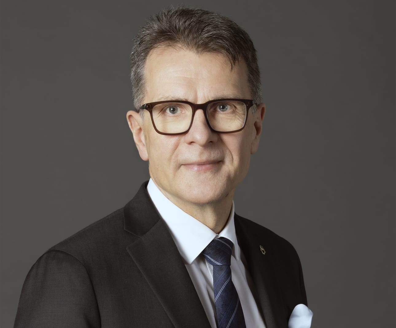 Kimmo Levä on toiminut Kansallisgallerian pääjohtajana syksystä 2021 lukien. Museouransa hän aloitti vuonna 1985 Kauhajoen eduskuntasalimuseon oppaana.