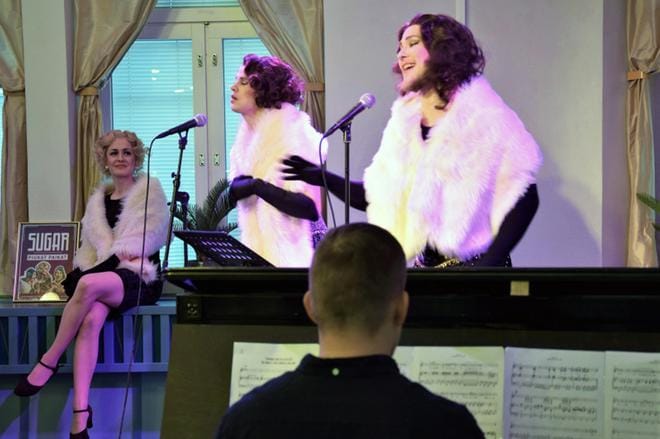 Vaasan kaupunginteatteri julkaisi syyskauden ohjelmistonsa. Syyskuussa ensi-iltansa saavan vauhdikkaan Sugar-musikaalin pääosissa nähdään Emmi Kangas, Ville Seivo ja Oiva Nuojua. Kuva: Raija Koivisto