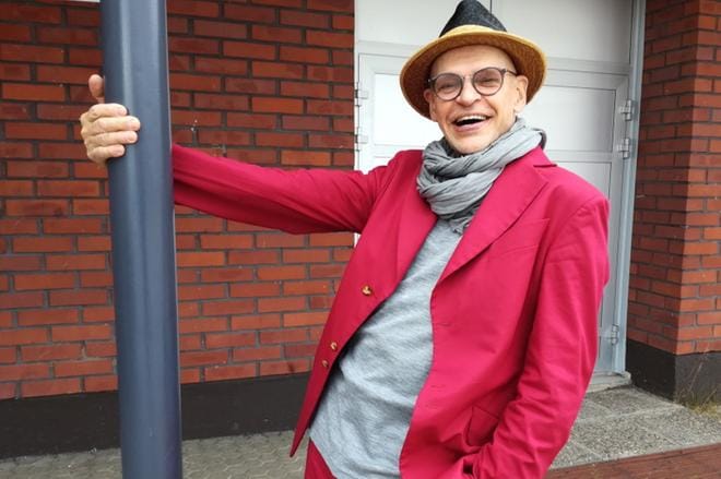 Jorma Uotinen on toiminut niin tanssijana, koreografina kuin esimiehenä. Alajärven koulukeskuksessa hän valotti ajatuksiaan muun muassa taiteen merkityksestä.