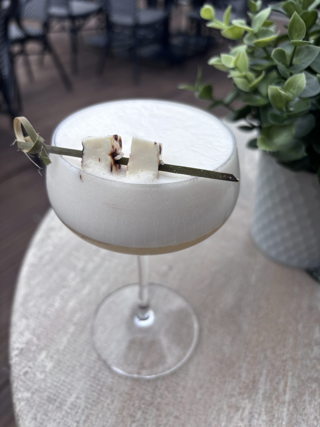 Leipäjuusto ei ole pelkästään koristeeksi vaan tarkoitettu nautittavaksi drinkin kanssa.