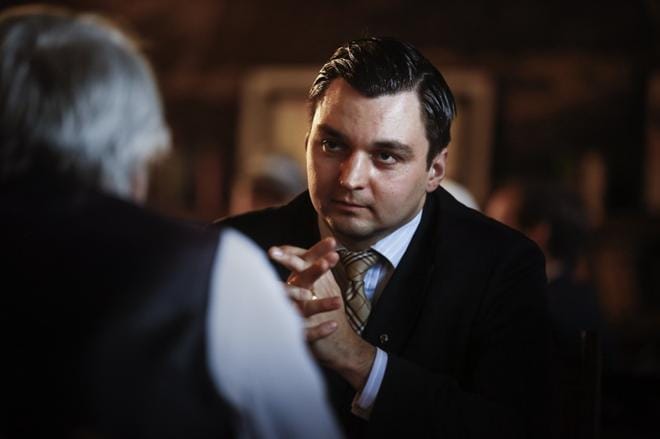Joakim Strand (r.) ymmärtää, miksi hallitus hakee nyt tukea oppositiosta. KUVA: JARNO PELLINEN