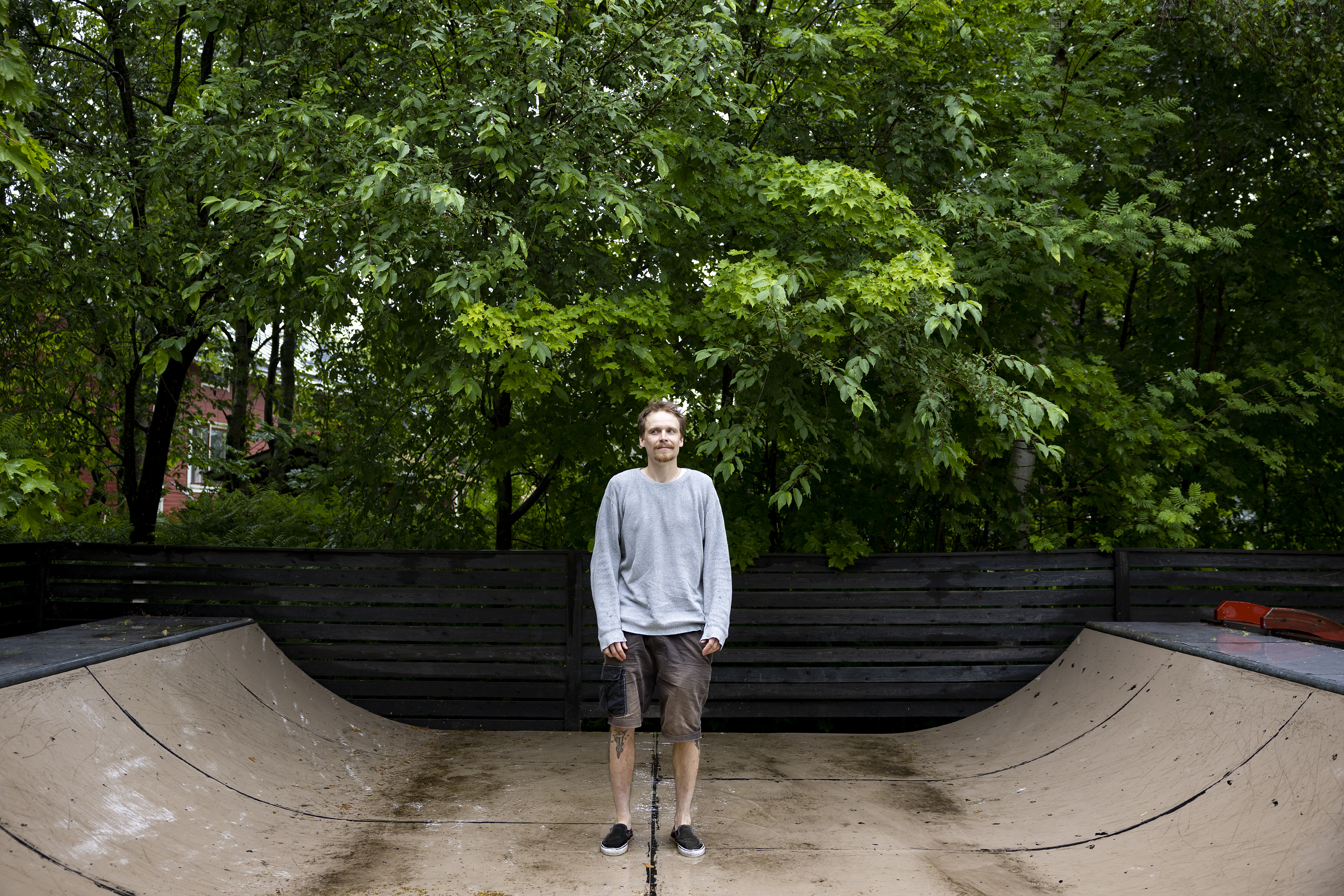 Muutettuaan omakotitaloon Pentti Järvelin rakensi oman skeittiramppin takapihalleen.