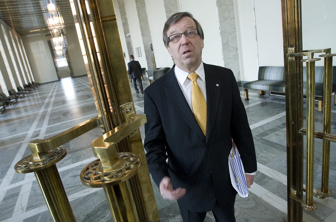 Entisen sisäministerin, kansanedustaja Kari Rajamäen (sd.) mielestä Paateron toimet ovat heikentäneet poliisin kenttätoimintaa.
