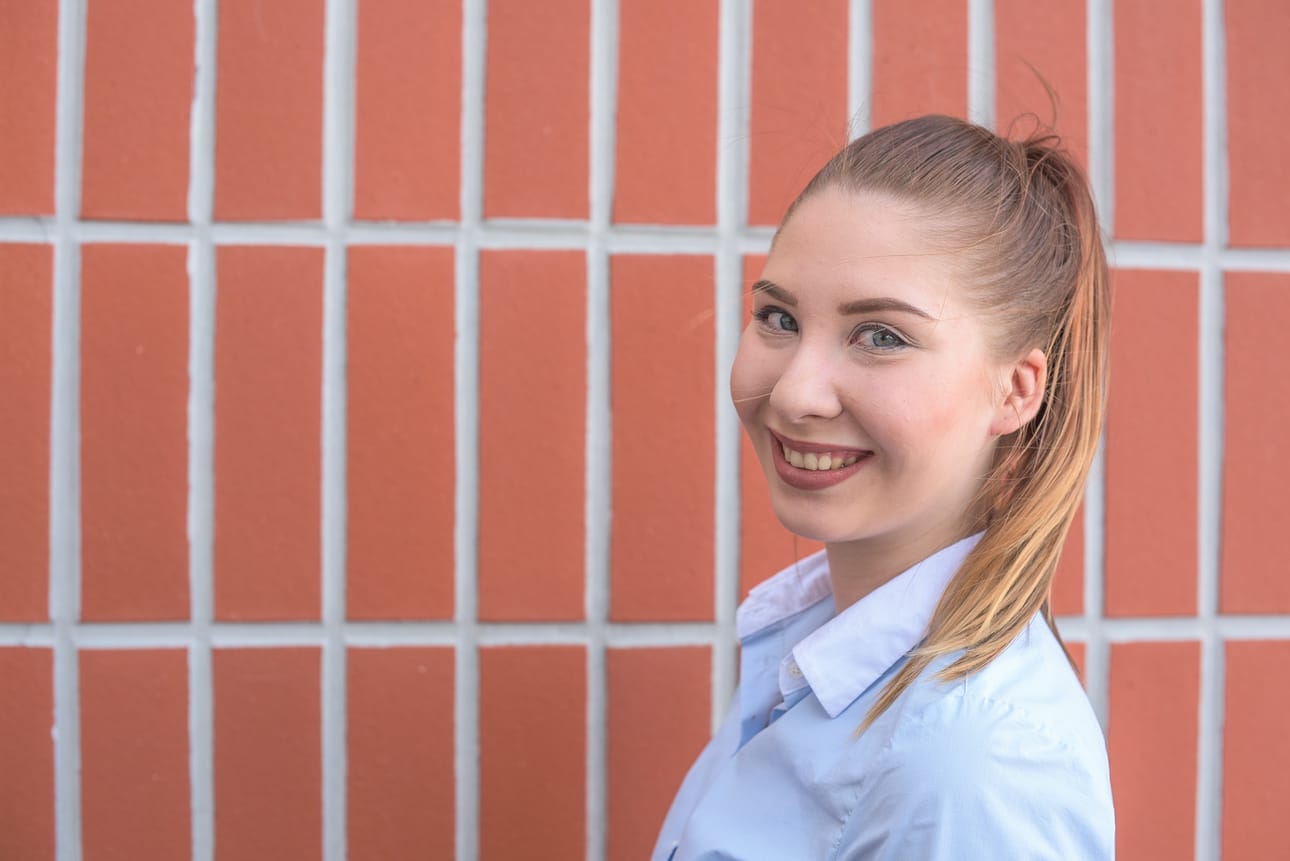 Tulevaa luokanopettajaa Inka Ronkaista hymyilyttää syystäkin, kun vaivannäkö palkitaan ja yliopistoon valitaan 1540 muun hakijan joukosta.
