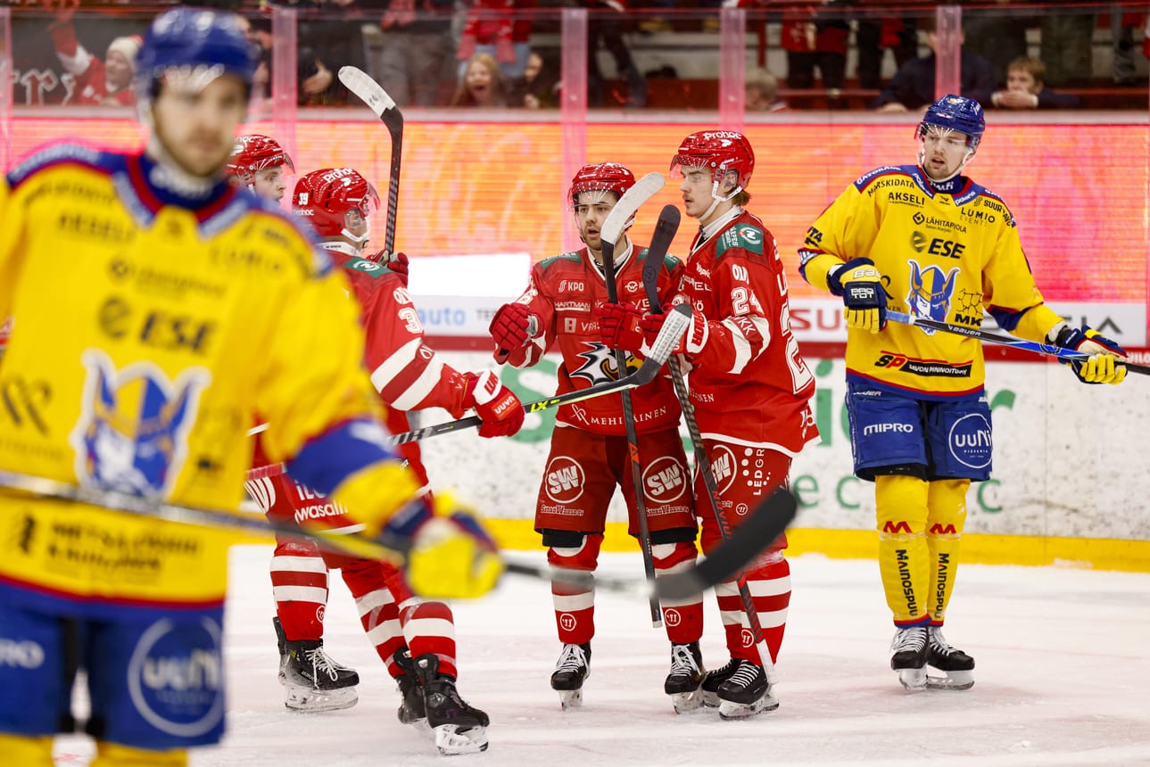 Muun muassa Eetu Levänen (oik.) jatkaa Sportissa seuraavallakin kaudella.