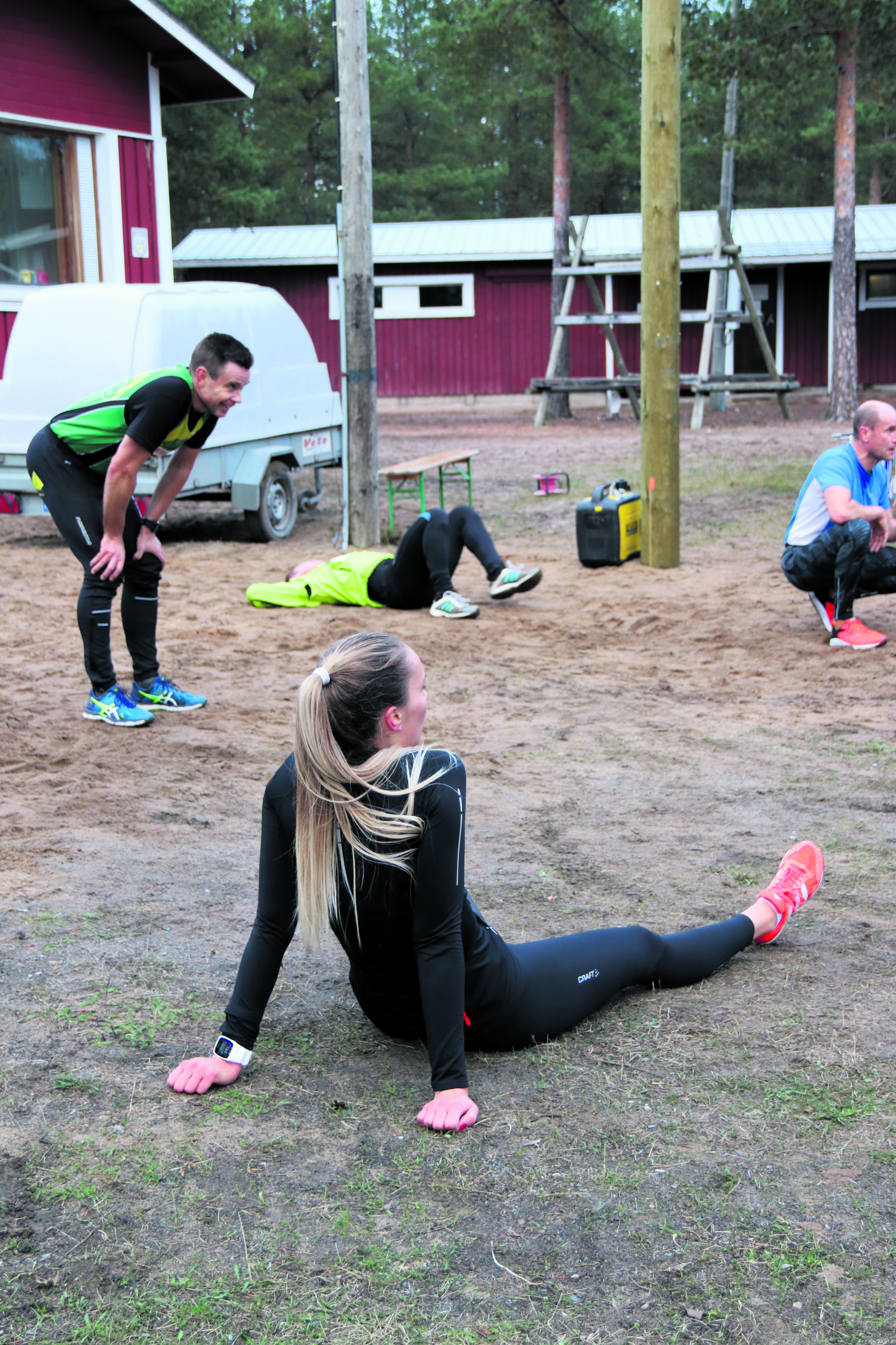Juoksijat kisan jälkeen kaikkensa antaneina.