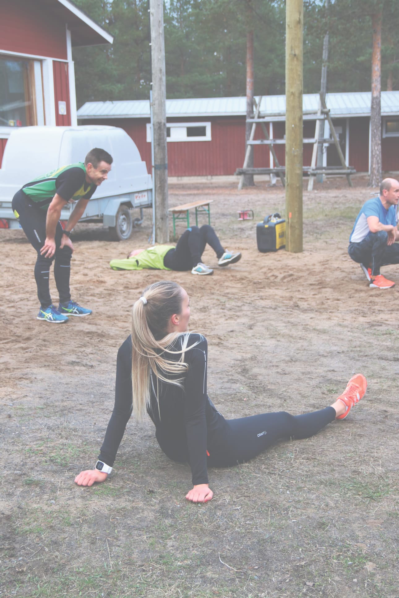 Juoksijat kisan jälkeen kaikkensa antaneina.
