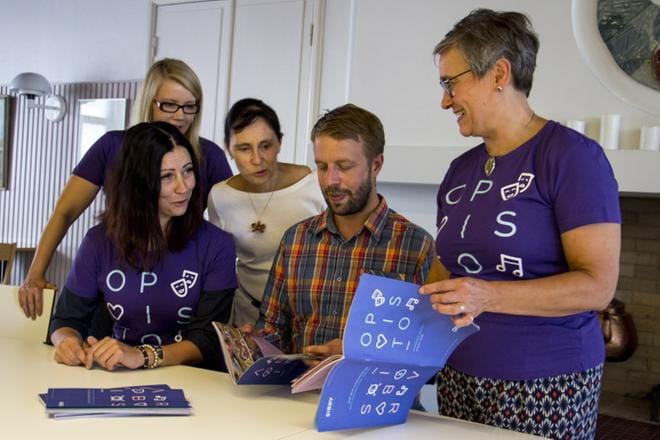 Vaasa-opiston ja Arbiksen väki, Marika Lindqvist, Maija Minni, Marika Boström, Fredrick Kullberg sekä Sannasirkku Autio ovat erittäin tyytyväisiä opistojen tämänvuotiseen tarjontaan. – Kaikki suosituimmat kurssit saattavat täyttyä jo ensimmäisillä minuuteilla, Autio kertoo. KUVA: LOTTA MIKKILÄ