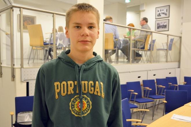 Niklas Järvelin saattaa olla ensimmäinen alavutelainen, joka pääsee peruskoulun matematiikkakilpailun loppukilpailuun. KUVA: MIINA HAKALA