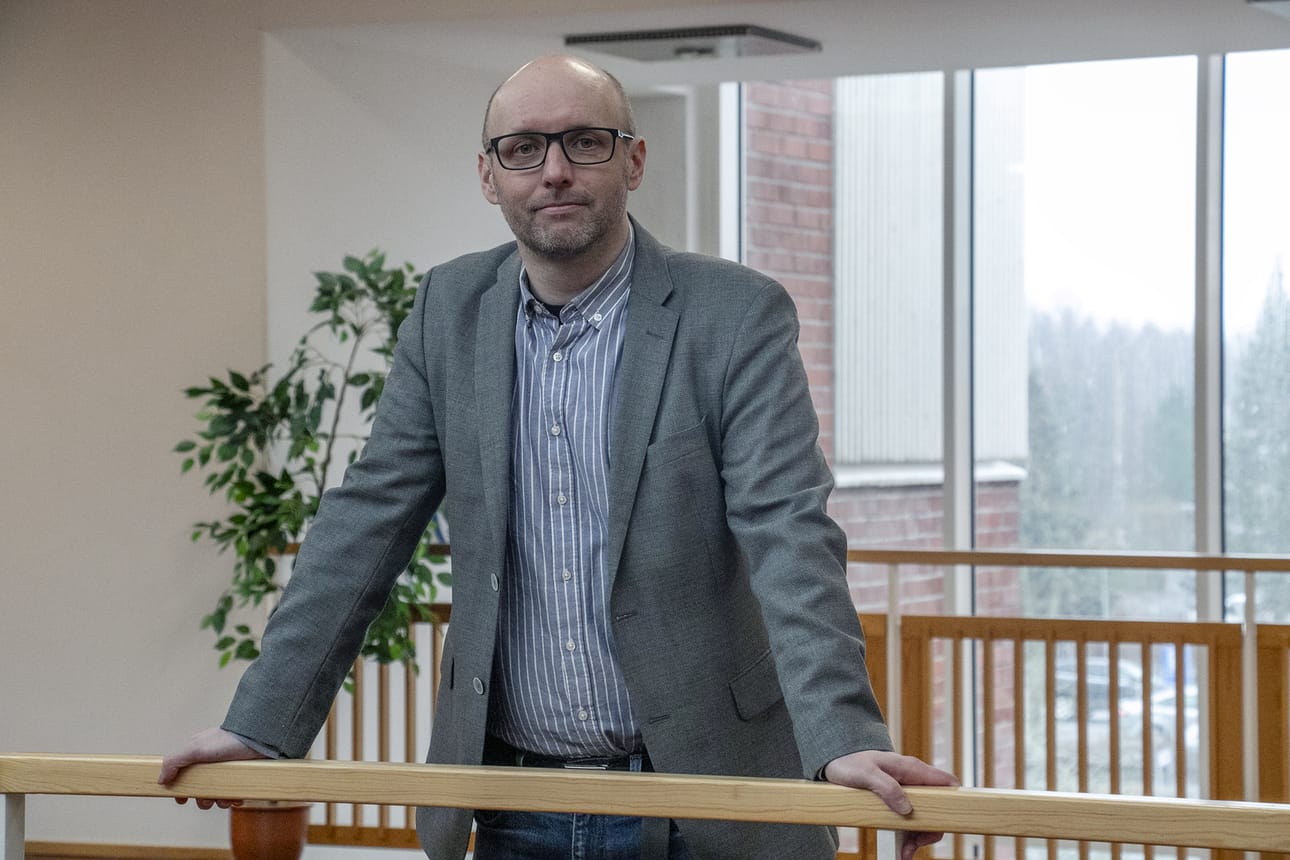 Kauhajoen kaupunginjohtaja Niku Latva-Pukkila sanoo, että suurin osa työllisyystukien sakkomaksuista Kauhajoella aiheutuu pitkäaikaistyöttömyydestä. Kaupungin omat keinot työllisyyden parantamiseen ovat hyvin rajalliset.