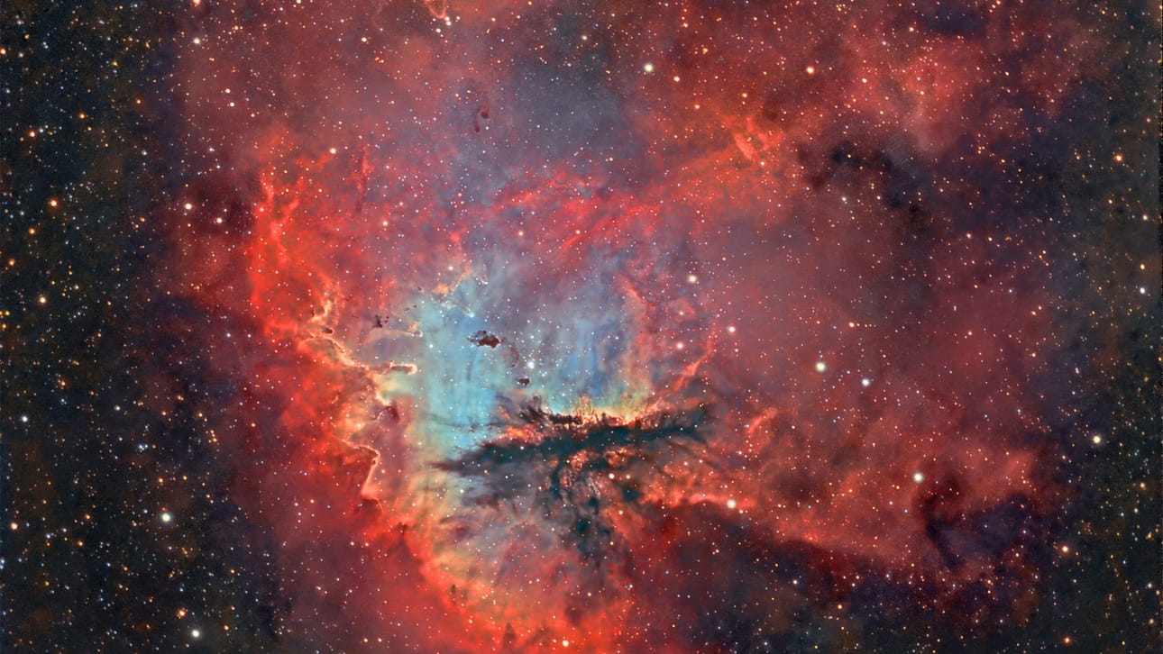 Oululaisen astrovalokuvaaja J-P Metsävainion teokset ovat päässeet mm. Vatikaanin vuosikalenterin kanteen.