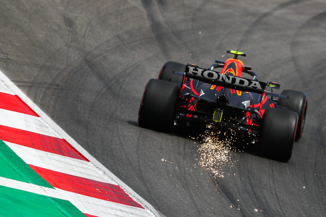 Red Bull -autojen takasiivet ovat herättäneet keskustelua F1-maailmassa.