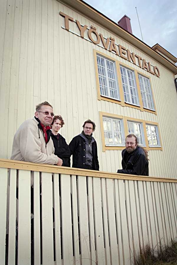 IIK!!-kauhuelokuvafestarit täyttää tänä vuonna 10 vuotta. Kuvassa Heikki Timonen (vas.), festivaalijohtaja Antti Näyhä, toiminnanjohtaja Jyrki Mäki sekä hallituksen puheenjohtaja Mika Anttolainen.