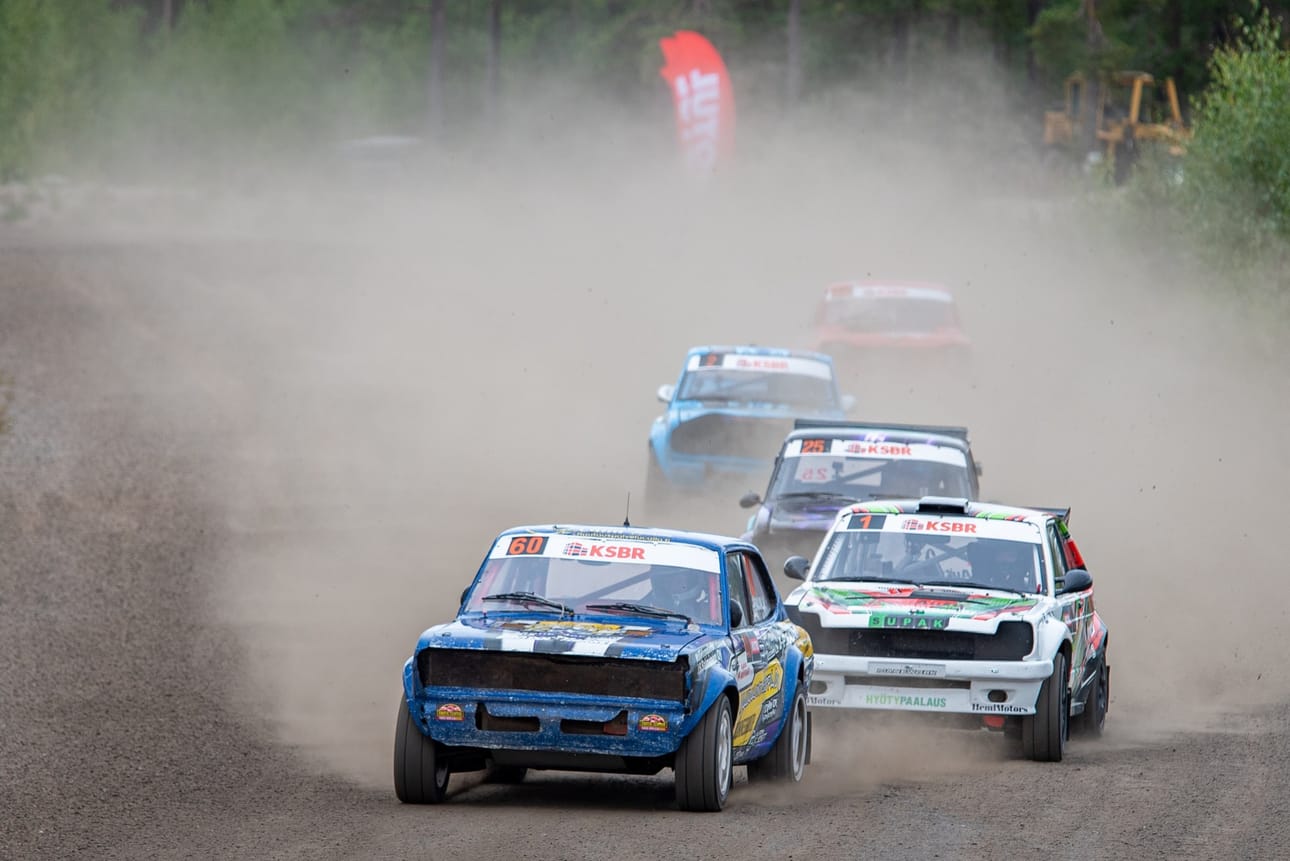 Pauli Turpeinen ja Joni-Pekka Rajala ovat SuperCar-luokan kärkikaksikko ennen rallicrossin SM-sarjan viimeistä osakilpailua.