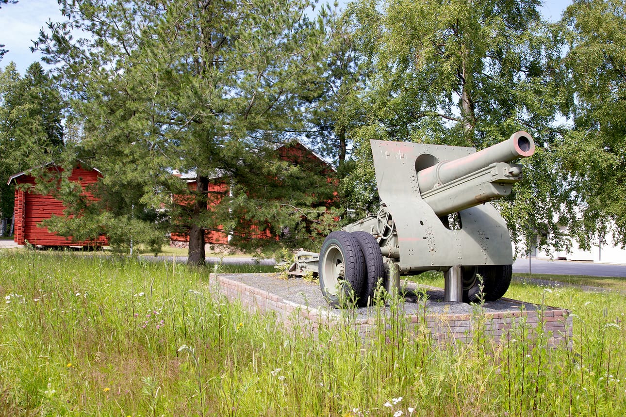 Haukiputaan vanha veteraanitykki on etsinyt paikkaansa Haukiputaan virastotalon purkamisen jälkeen. Sitä on suunniteltu siirrettäväksi myös taustalla näkyvän kotiseutumuseon pihaan.