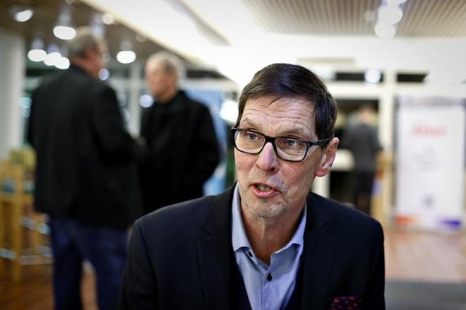 Ähtärin eläinpuiston toimitusjohtaja Juhani Haapaniemi mukaan onnettomuuteen reagoidaan tauluin ja viitoituksin. Kuva: Tomi Kosonen