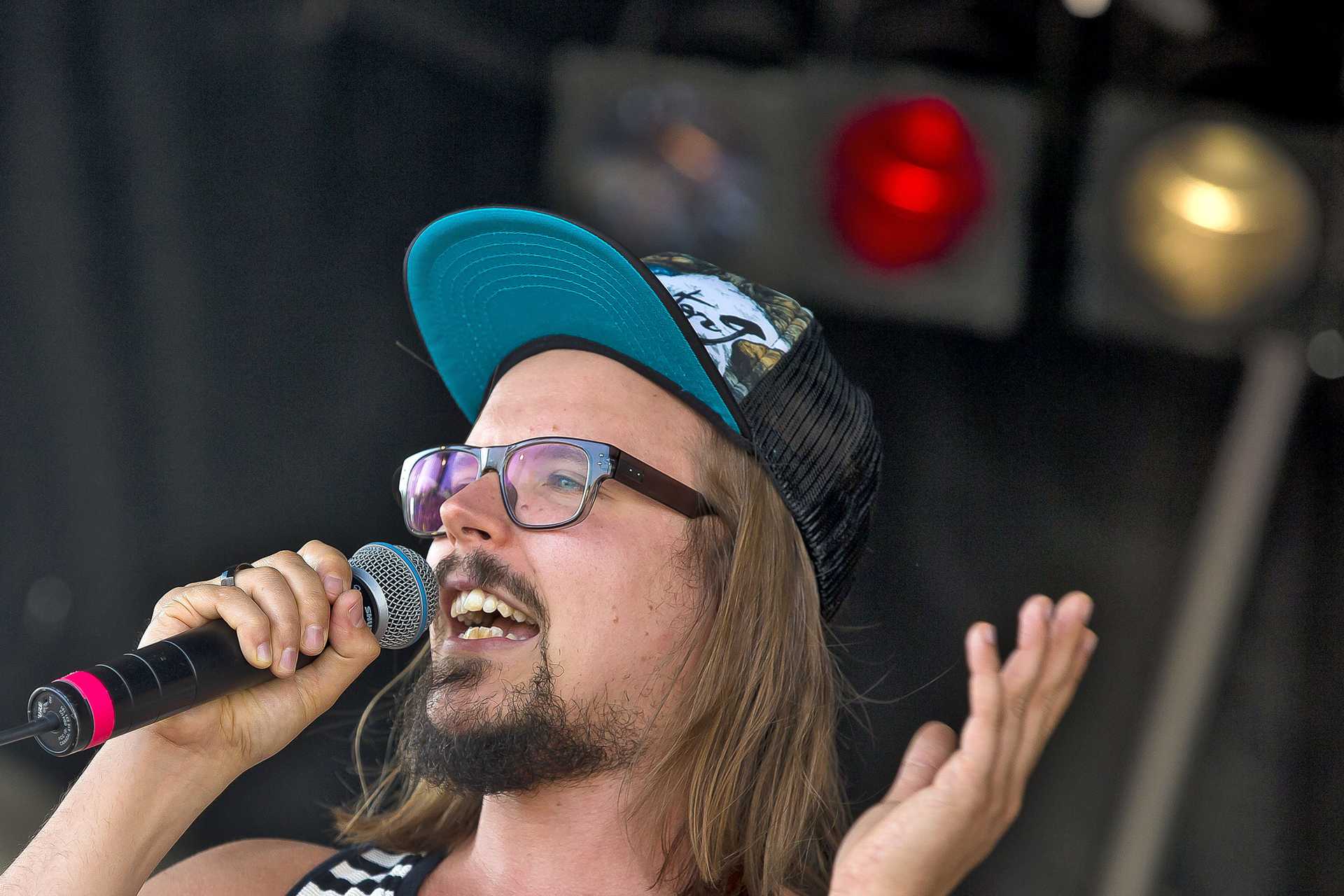 Jukka Poika tulee viihdyttävään letkeällä meiningillään Raahen venetsilaisvieraita.