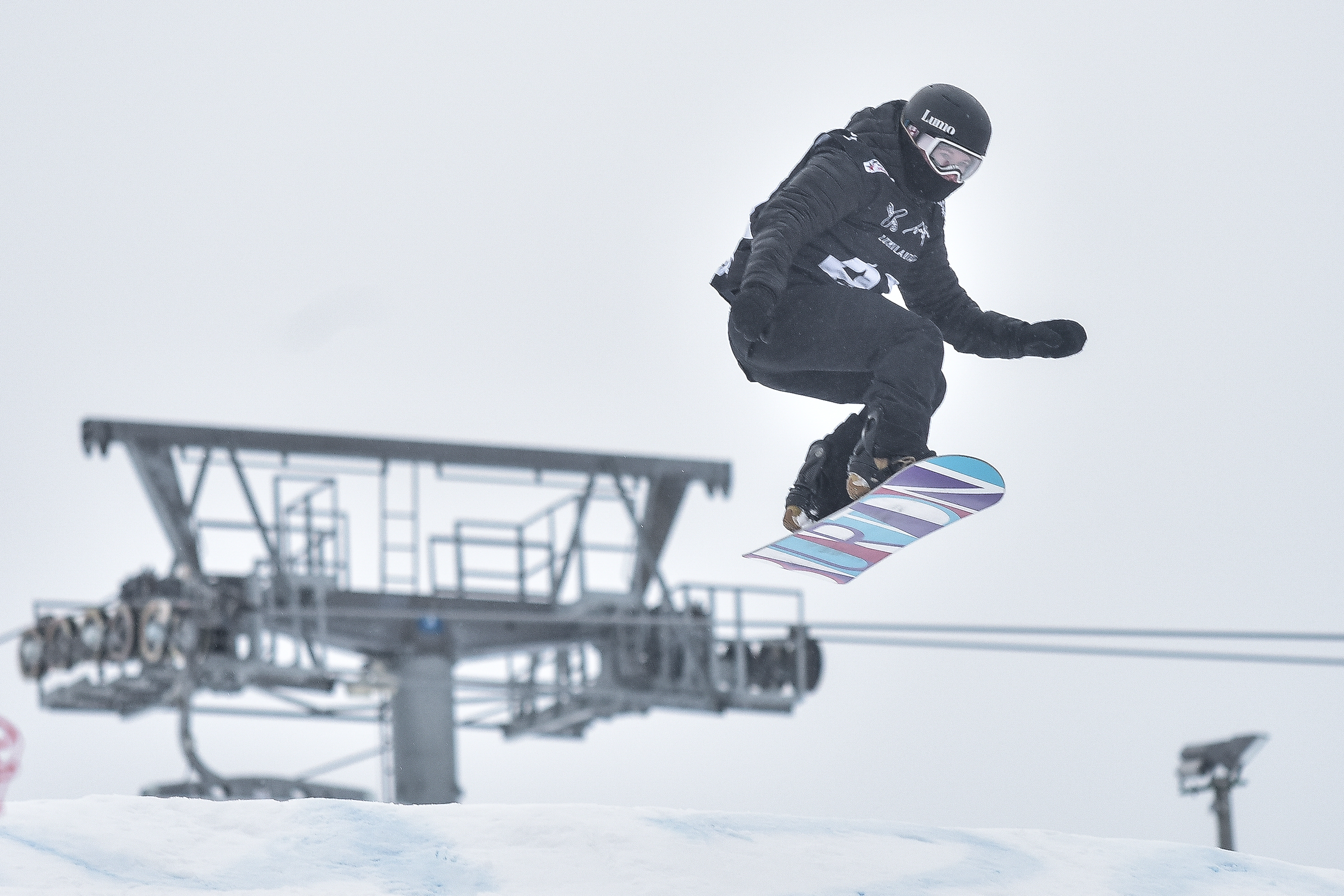 Emmi Parkkisenniemi ylsi ensimmäistä kertaa finaaliin slopestylen maailmancupkisoissa Seiseralmissa Italiassa. Arkistokuvassa Parkkisenniemi SM-kisojen lumilautacrossissa Rukalla viime vuoden huhtikuussa.