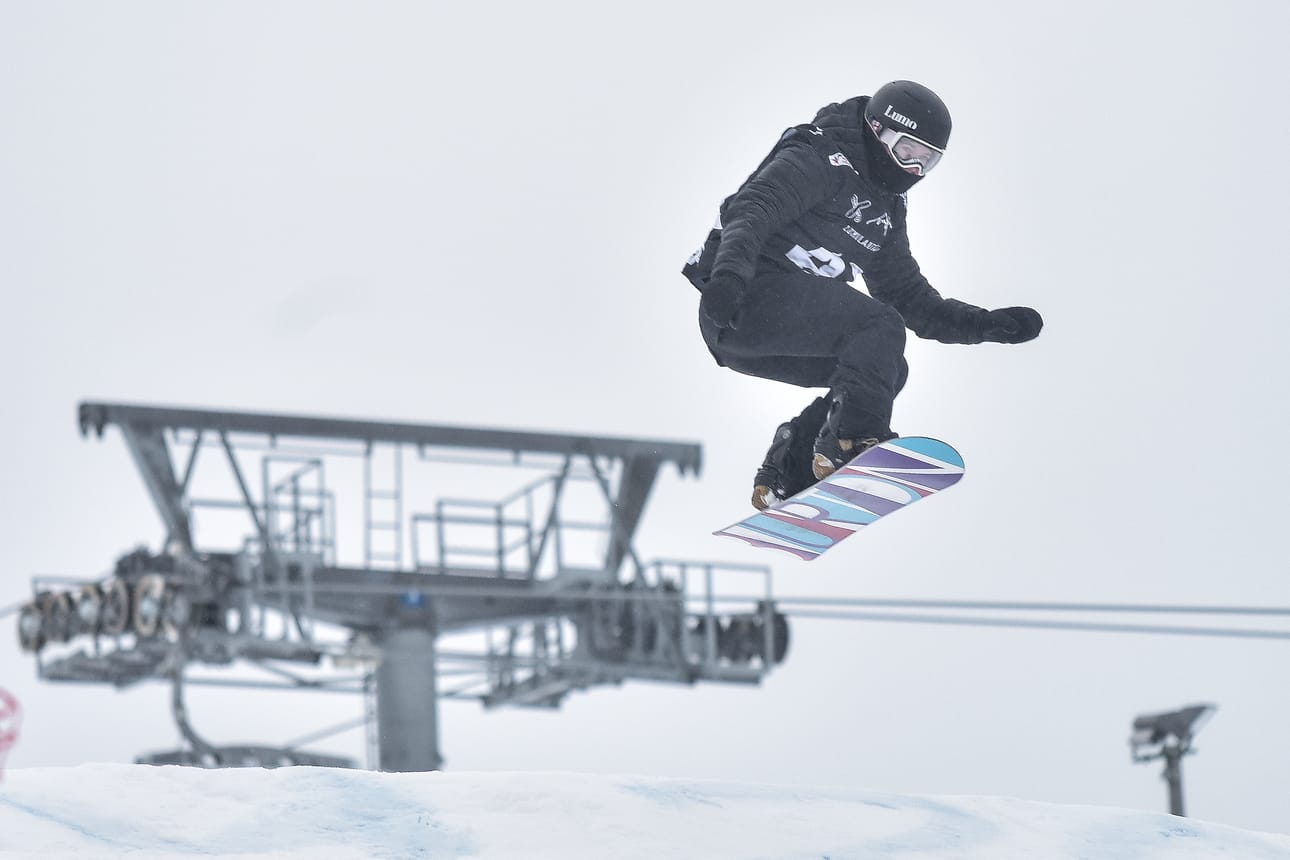 Emmi Parkkisenniemi ylsi ensimmäistä kertaa finaaliin slopestylen maailmancupkisoissa Seiseralmissa Italiassa. Arkistokuvassa Parkkisenniemi SM-kisojen lumilautacrossissa Rukalla viime vuoden huhtikuussa.